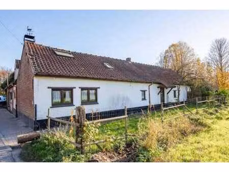 maison a rafraichir avec 3 parcelles de terrain