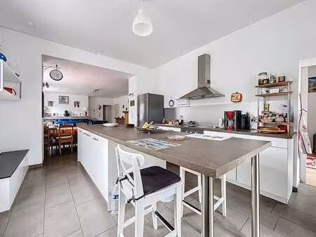 bel appartement 2 chambres 2 places de parking bien situé