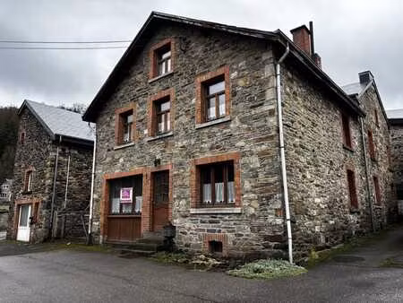 maison 3 façades avec 3 chambres  village de salmchâteau