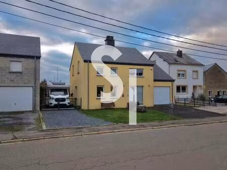 maison familiale avec panneaux photovoltaïques à saint-mard