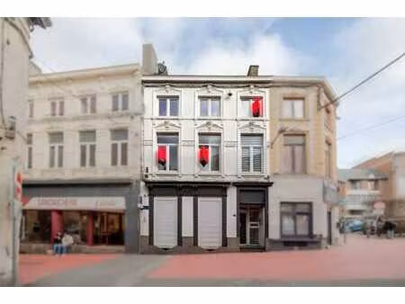 immeuble mixte rénové au centre de châtelet