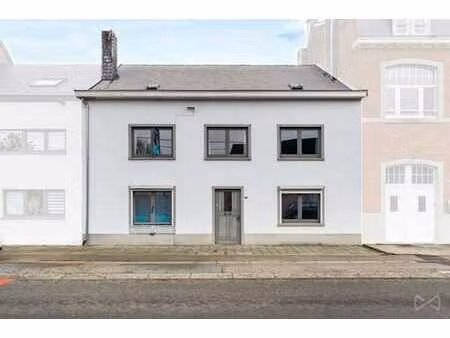 spacieuse et lumineuse maison 4 chambres et jardin à rénover