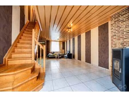 à rénover selon vos envies–maison 2 chambres avec extérieur.