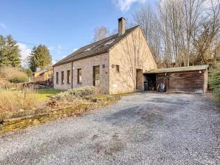 maison 4 façades dans une rue calme