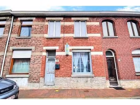 maison à conforter dans son ensemble avec jardin