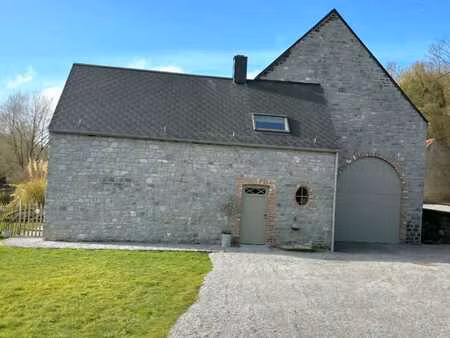 bien d'exception en pierre avec écurie