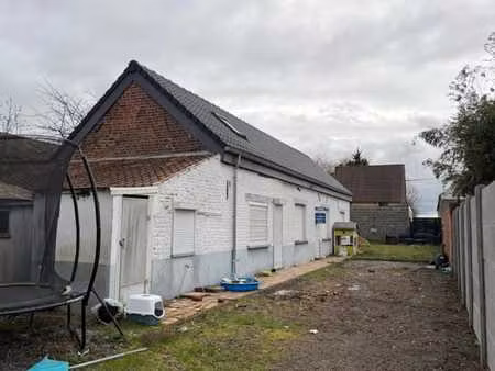 maison 4 façades avec jardin en front de voirie