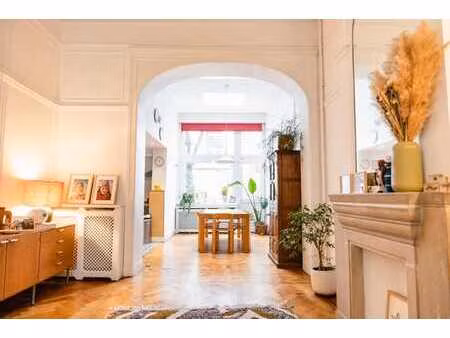 très belle maison de maitre avec jardin (option parking)