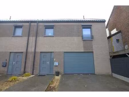 superbe maison 3 façades - peb b  jardin  terrasse et garage