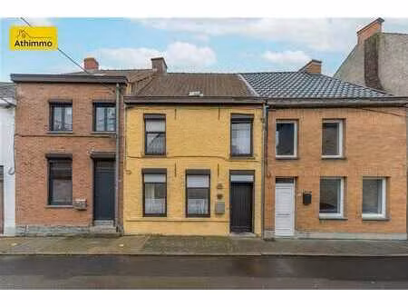 maison 2 façades avec cour et remise  possibilité de 2 chamb