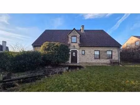 belle villa 4 façades sur 18 ares 35 ca