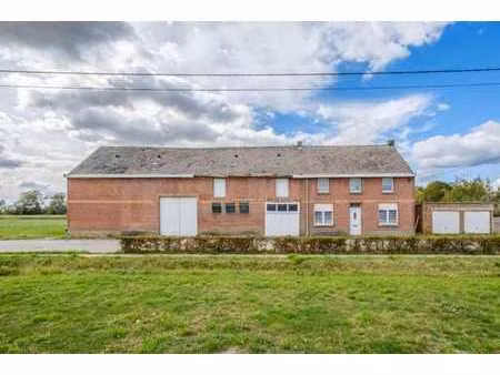 lot 9: ferme délabrée