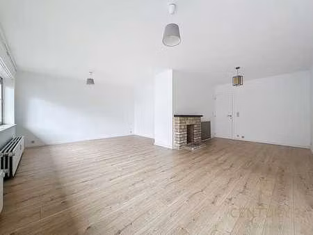 appartement 2 chambres avec terrasse entièrement rénové