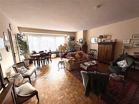 lumineux appartement 2 chambres 112m² à rafraichir.