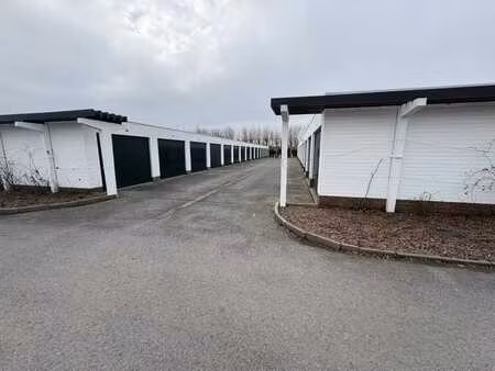 garage spacieux avec électricité à westende bad