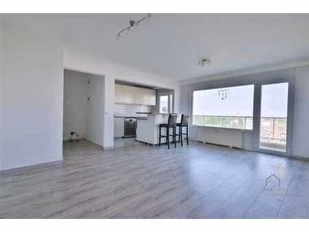 appartement 2 chambres avec grande terrasse à evere