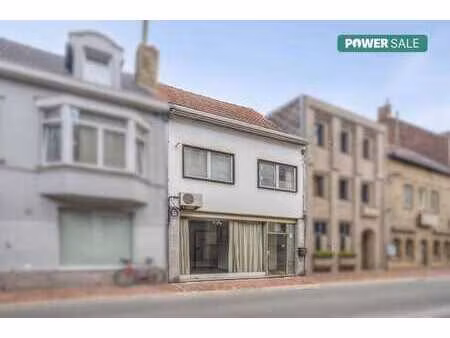 propriété commerciale avec maison à vendre dans le centre de