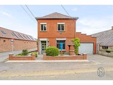 maison bien située avec 3 chambres  garage et jardin