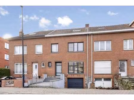 maison bien située avec 4 chambres  jardin et garage