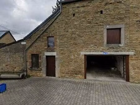 une grange située à esneux dans le quartier de fontin.