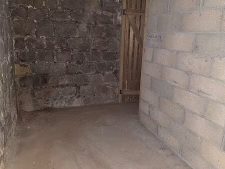 cave saine à louer - 7 4m2