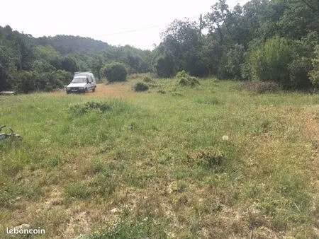 grand terrain stockage ou entrepot