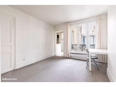 3 pièces - 2 chambre - le marais - place des vosges