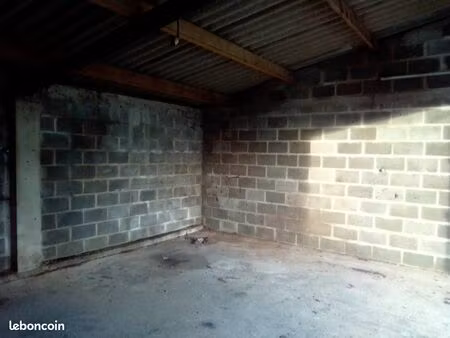 a louer garage/garde meuble / entrepôt/box