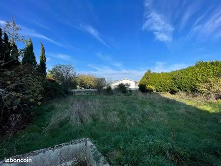 parking/box 796 m² niort