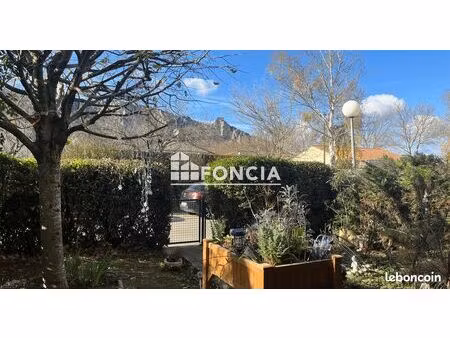 t2 bis  rez-de-jardin  garage