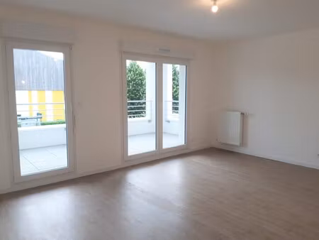 t2 avec balcon et parking à mordelles