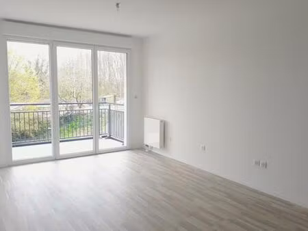 t2 avec balcon et parking à wasquehal