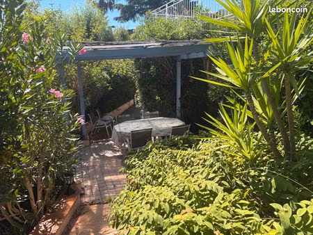 aux issambres  duplex bas de villa proche plages et centre ville