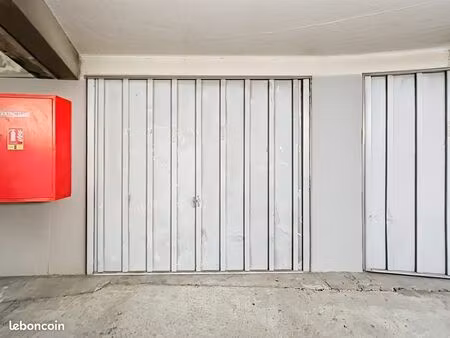 garage/box fermé et sécurisé - colocation moto - lyon 7 (garibaldi)