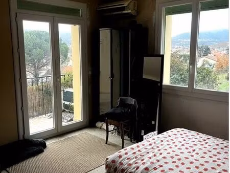 location appartement f5 de 100m2 lycée prades 1er étage 750e