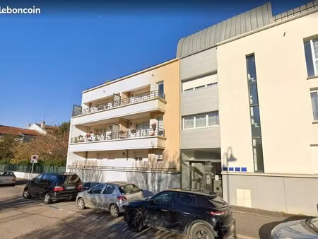 appartement t3 - 77m2 grand balcon + 2 parkings sous-terrain à essey-les-nancy