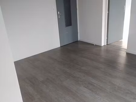 f2 dans une maison quartier de messy