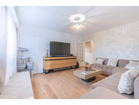 *** appartement 3 pièces - refait à neuf ***