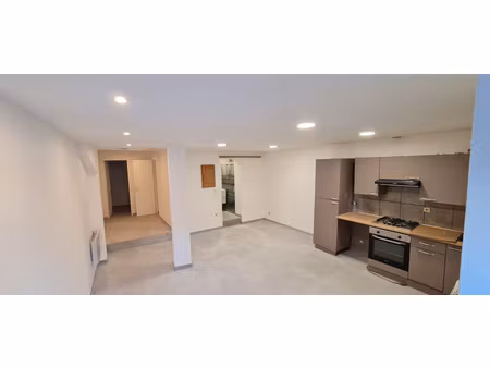 t3/4 rénové avec terrasse/jardin– secteur calme marseille 13004