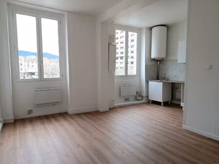 t2 8 place de la liberté à st chamond