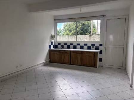 location commerce 36 m² à le tampon (97430)