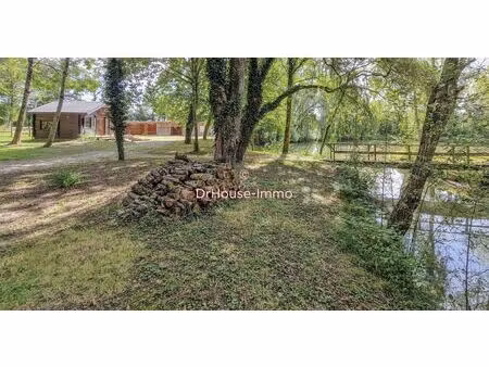 chalet de charme avec écurie  étang et terrain de 1 hectare à melleroy.