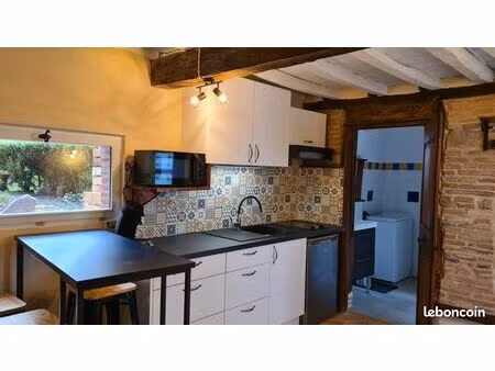 dans le vieux lavaur  beau studio meublé de caractère