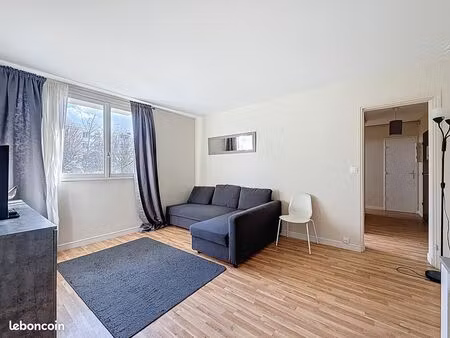 studio 1 pièce 33 m²