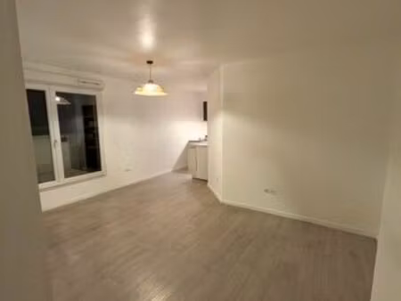 studio non meuble 30m2 + balcon 7m2