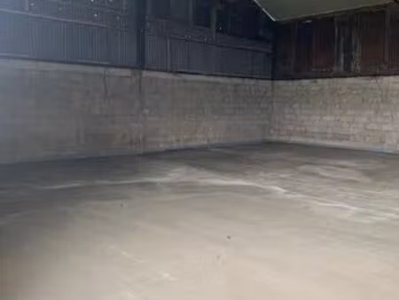 local complet hangar entrepot