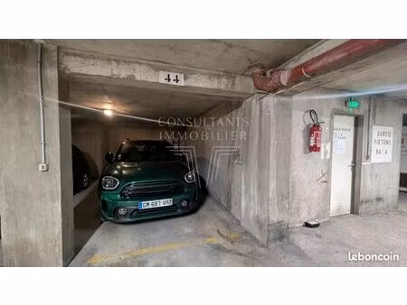 parking/box 1 pièce 13 m²