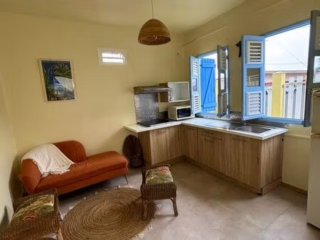 location meublée – t2 avec terrasse – secteur fort-de-france