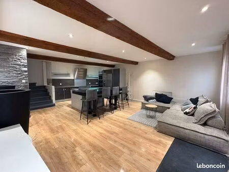 location maison de village