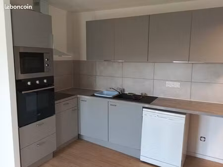 a louer- spacieux f4 entièrement rénové-100 m2-cuisine équipée